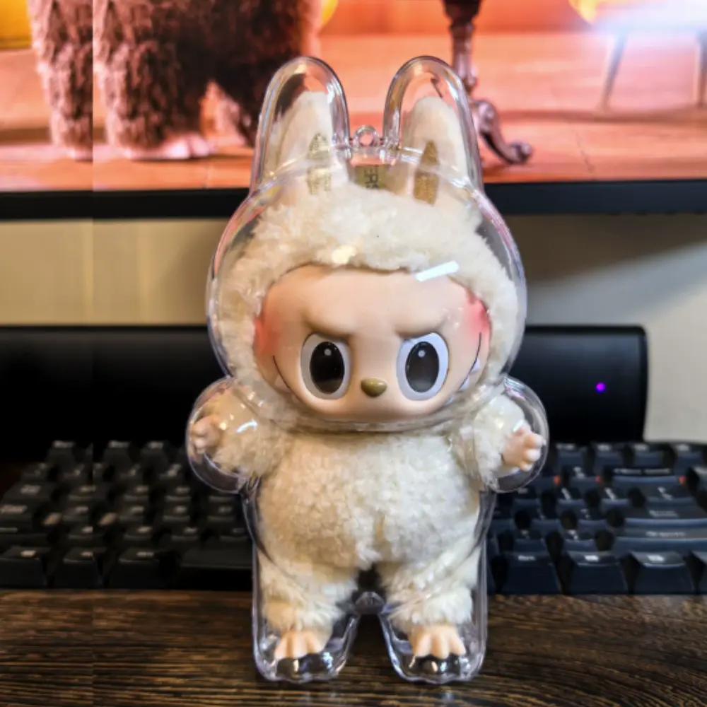 PROTECTION_POUR_LABUBU_Monlabubu.ch_LABUBU_DEBOUT_DEMO.webp
