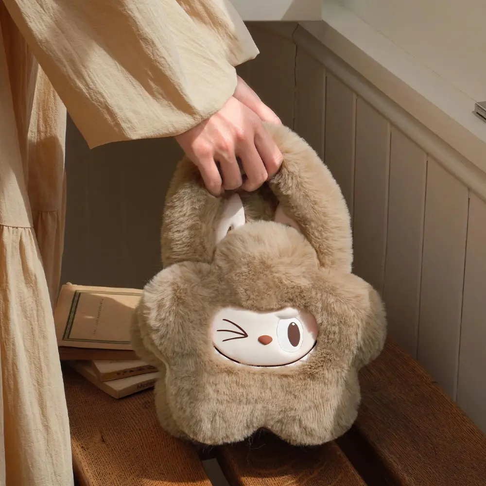 POP_MART_SAC_LABUBU_THE_MONSTERS_CLASSIC_SERIES_PLUSH_FLOWER_BAG_Monlabubu.ch_BRUN4.webp